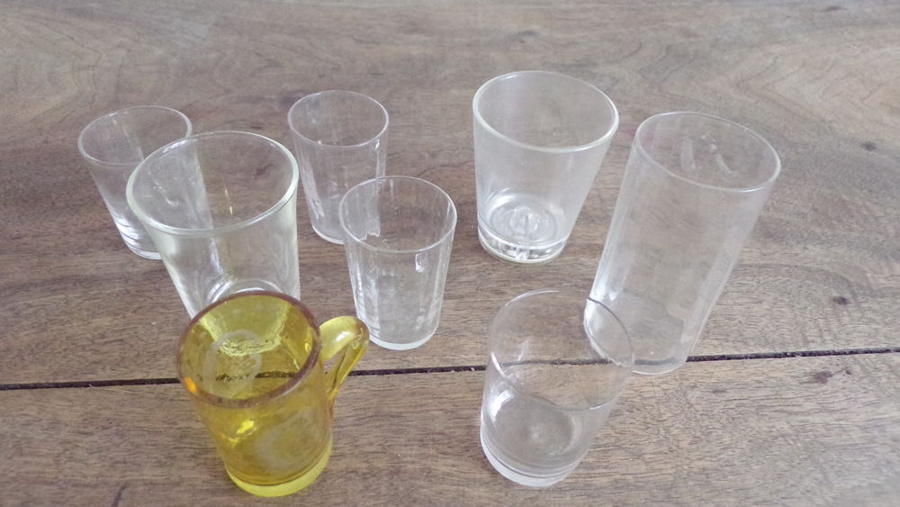 Huit petits verres en m&eacute;langes Cuisine