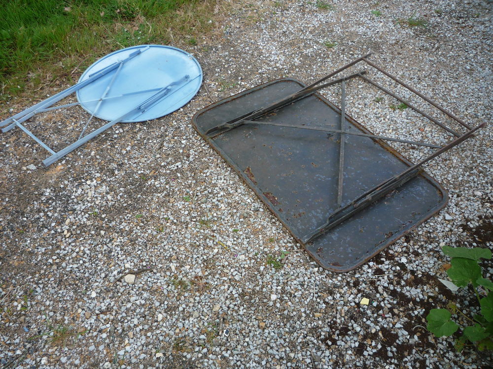 Table fer t&ocirc;l&eacute; / terrasse / jardin
Jardin