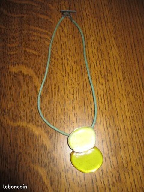 Pendentif sur cordon bleu 0 Mérignies (59)