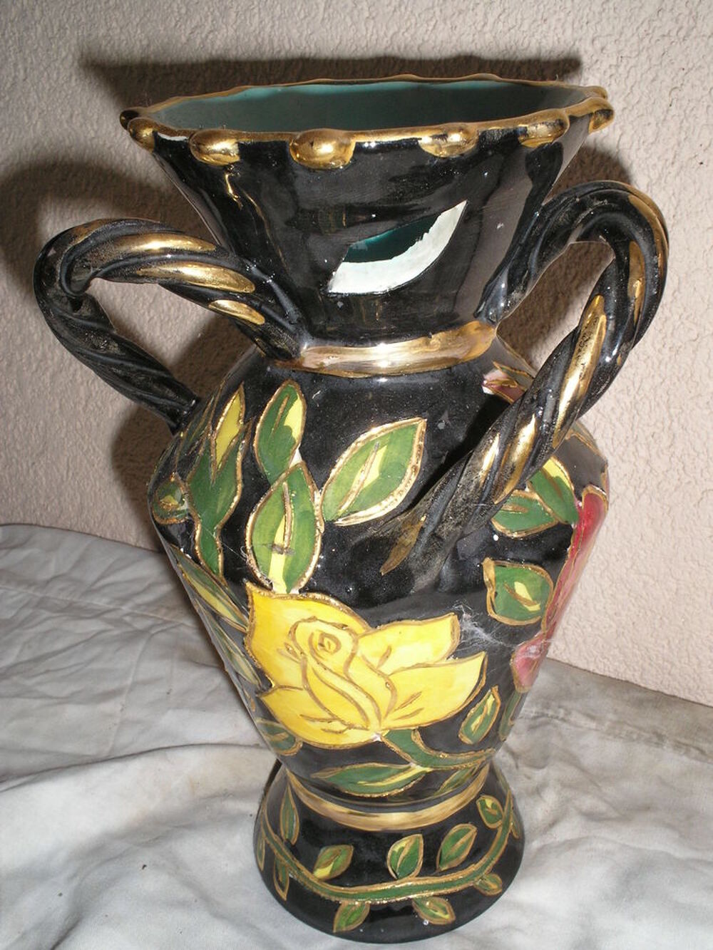JOLI VASE FLEURS ET FEUILLES SUR FOND NOIR ET DORE Décoration