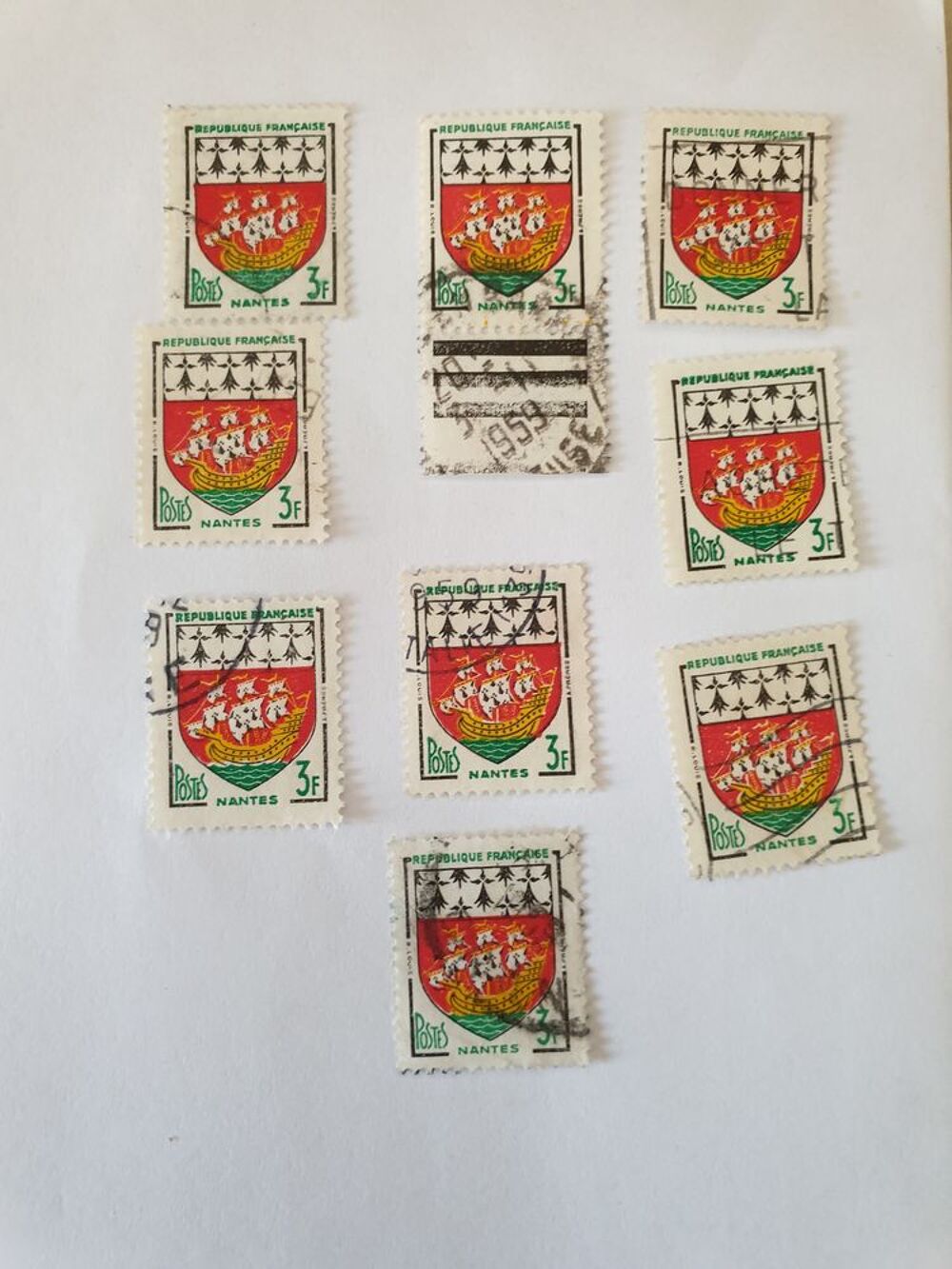 Timbre France 1958 armoiries de Nantes 3 f. -lot 0..27 euro 