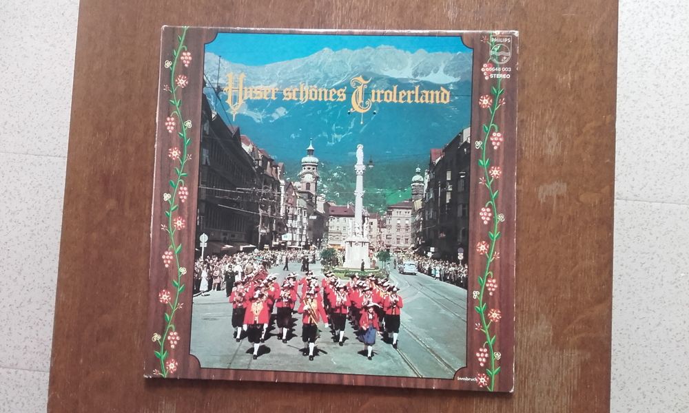 Disque 33 T (vinyle)
Huser SCHONES TIROLERLAND CD et vinyles
