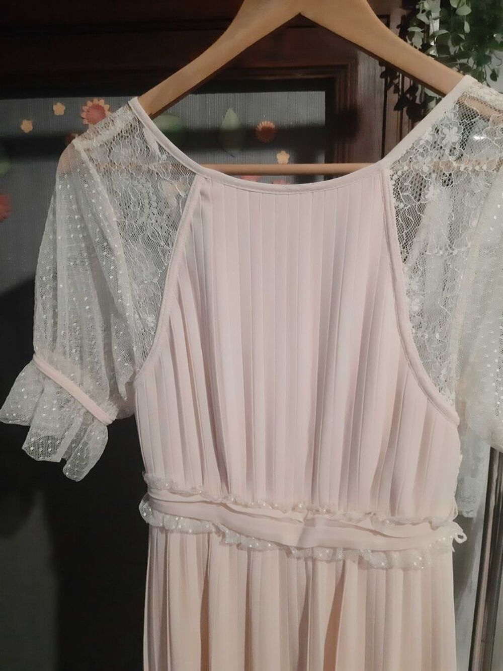 Robe de mari&eacute;e et invit&eacute;es Vêtements