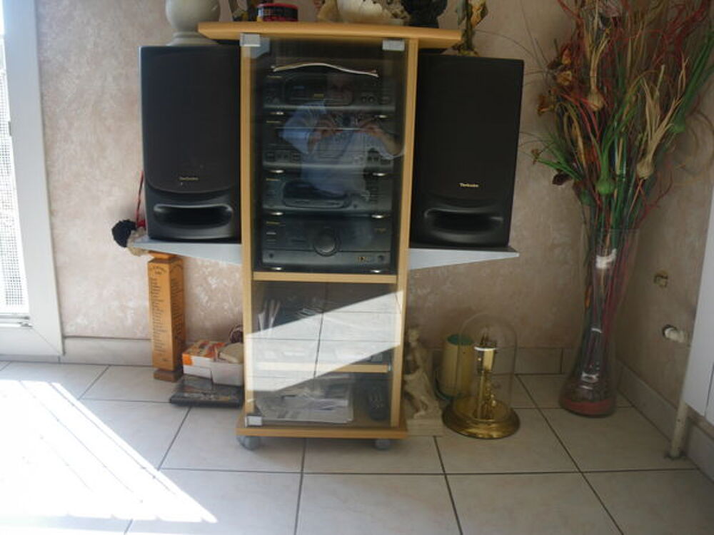 meuble chaine hifi et rangement cd tres bon &eacute;tat Audio et hifi