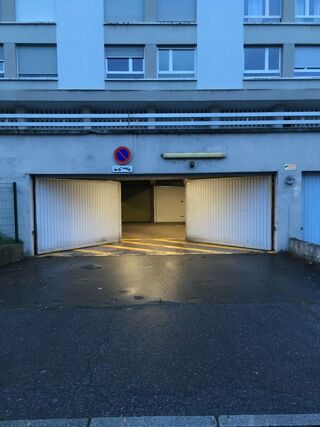  Parking / Garage à louer 17 m²