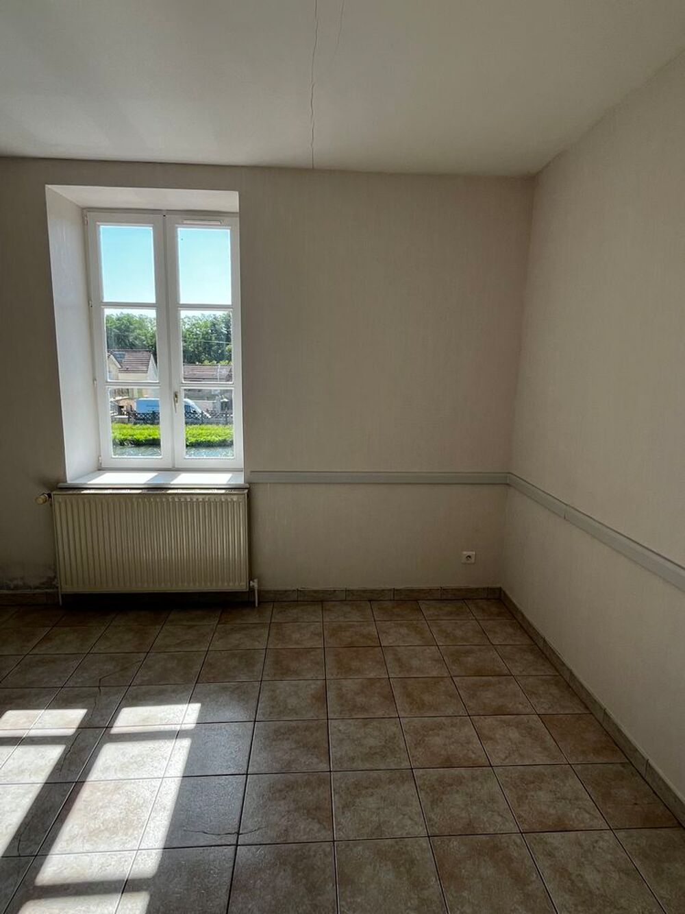 Location Appartement APPARTEMENT T3 + COUR PRIVATIVE Écuisses