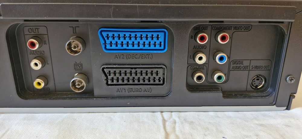 Combin&eacute; Samsung: magn&eacute;toscope et lecteur DVD/CD audio
Photos/Video/TV