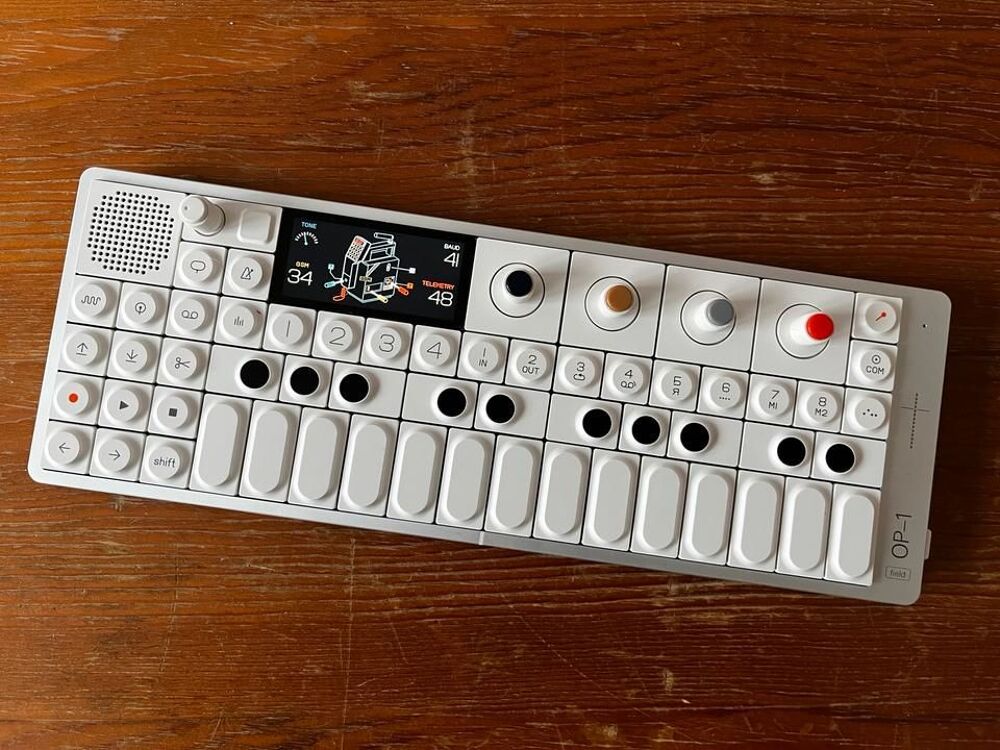 Terrain Teenage Engineering OP-1 Instruments de musique