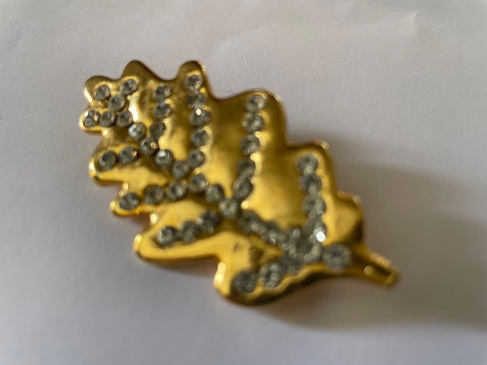 Broche dor&eacute; feuille de ch&ecirc;ne PM strass Ines De La Fressange Bijoux et montres