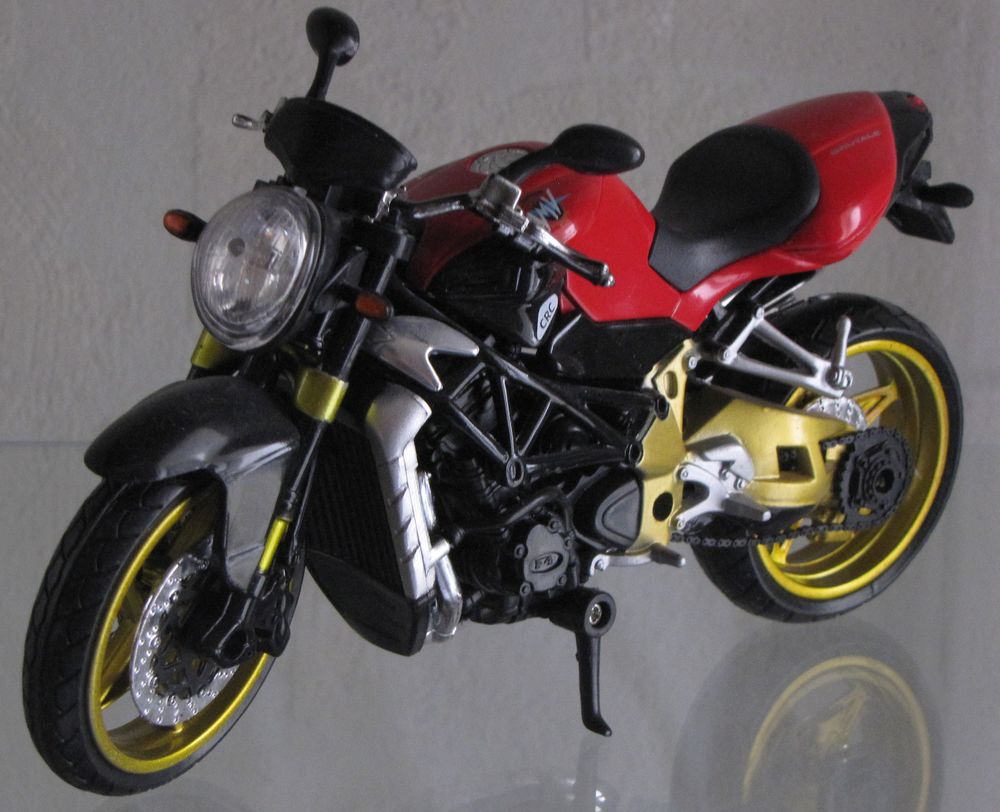 Mod&egrave;les r&eacute;duits 1/10 - moto Jeux / jouets