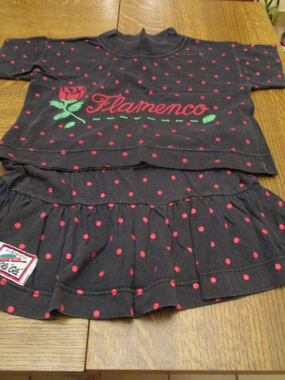 ensemble noir avec petits pois rouges Vêtements enfants