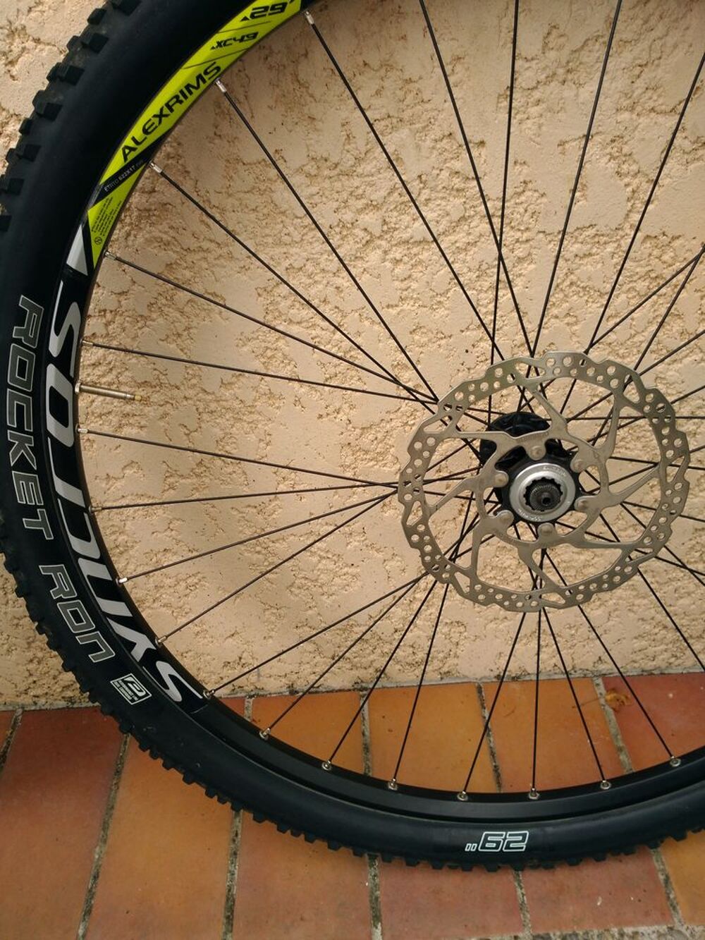 ROUES 29p VTT SCOTT ETAT NEUF AVEC PNEU DISQUE CHAMBRE Sports