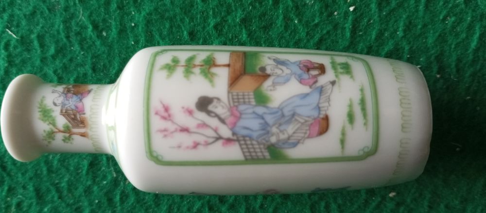 Petit vase en porcelaine japonais Décoration