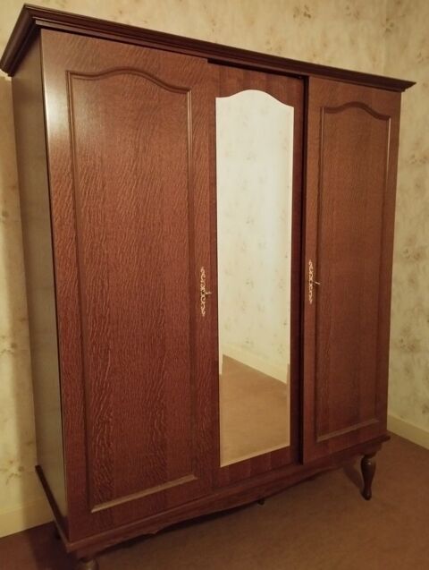 Armoire en bois un ct tagres et un ct penderie 0 Chassignolles (36)