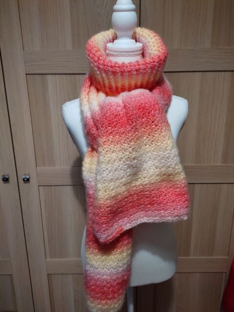 charpe avec col roul au crochet 40 Bouzonville (57)