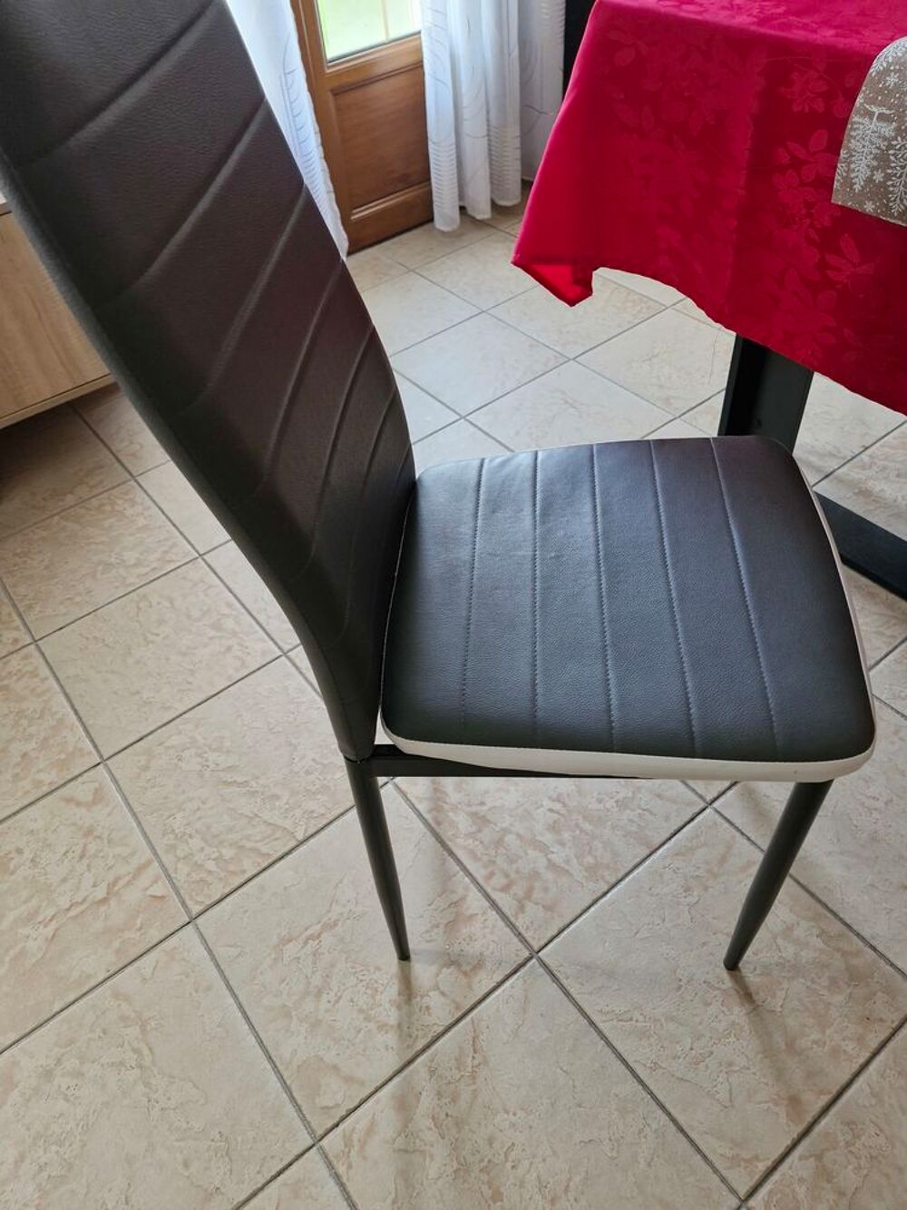6 chaises pas de vices cach&eacute; separation cause changement Meubles