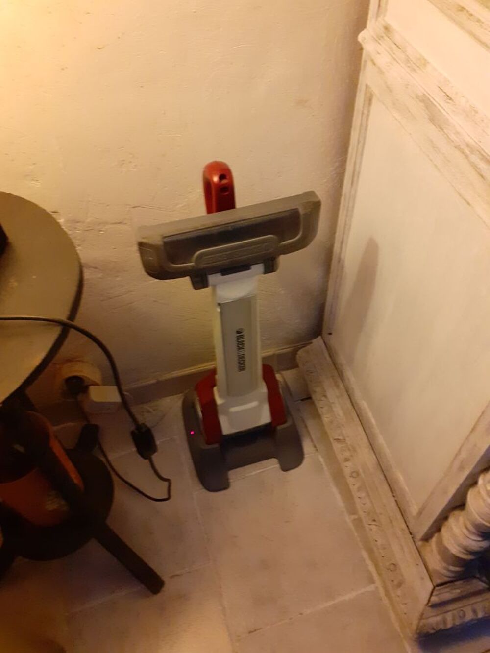 Petit aspirateur portable peu lourd et pratique pour des esc Electroménager