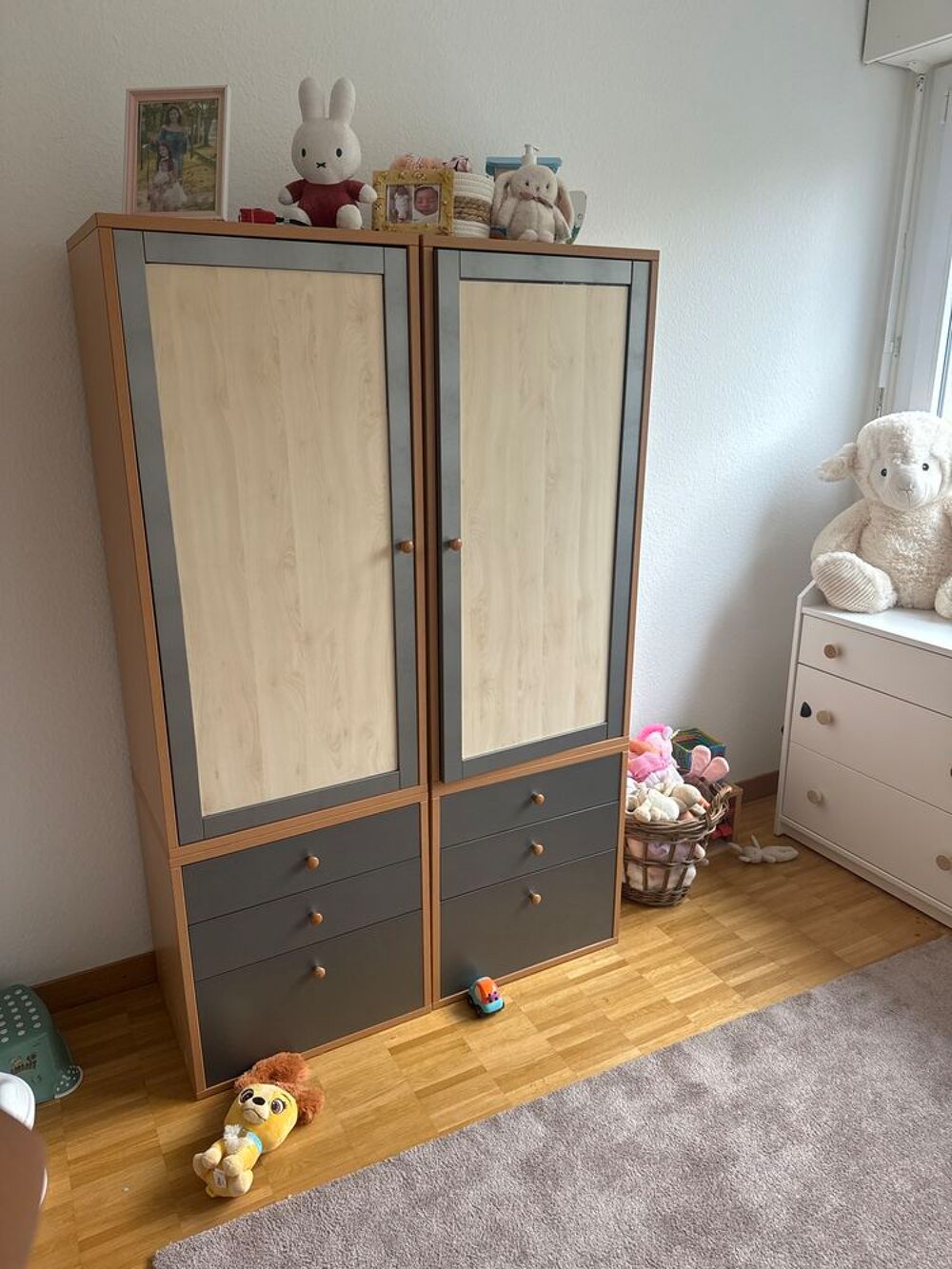 Armoire tr&egrave;s bon etat Meubles