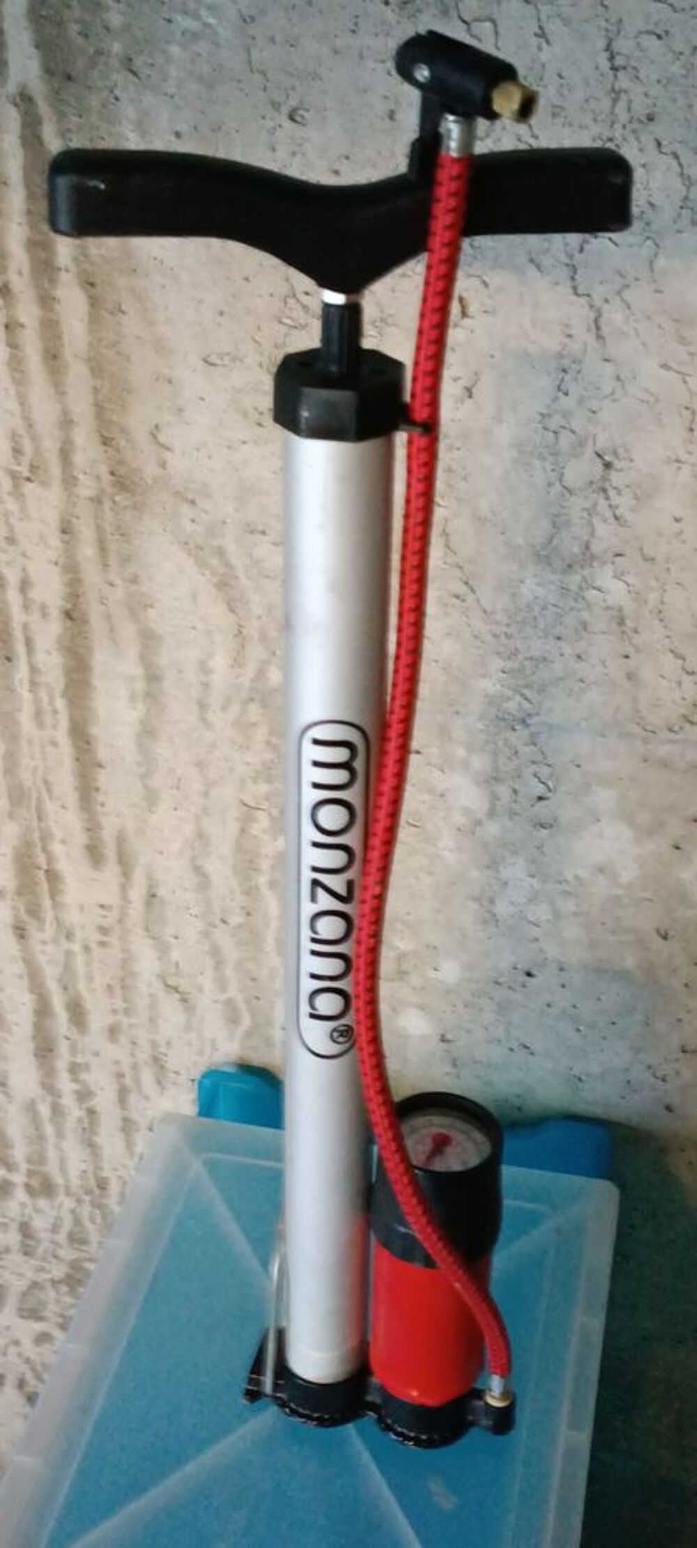 Pompe monzana &agrave; pied avec manom&egrave;tre Vlos