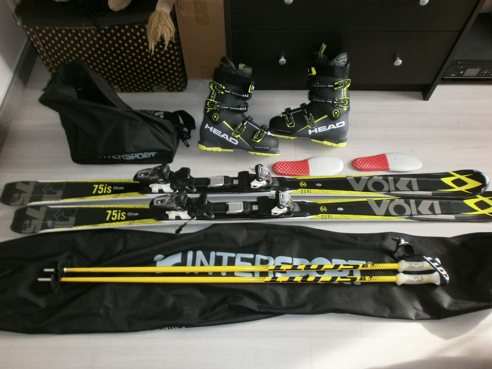 ski,baton,chaussure etat neuf prix 400 Sports