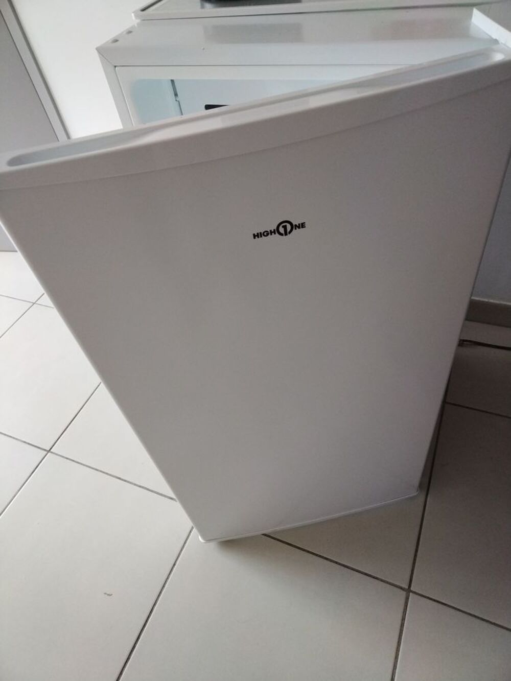 FRIGO TOP MARQUE HIGHT1ONE Electroménager