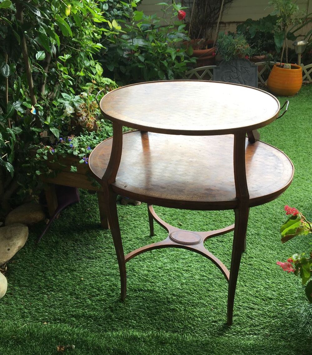 Table &agrave; th&eacute; marquet&eacute;e Meubles