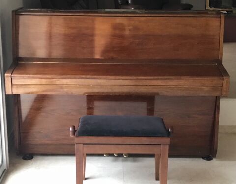 PIANO DROIT DE MARQUE   HSINGHAI   300 Lourmarin (84)