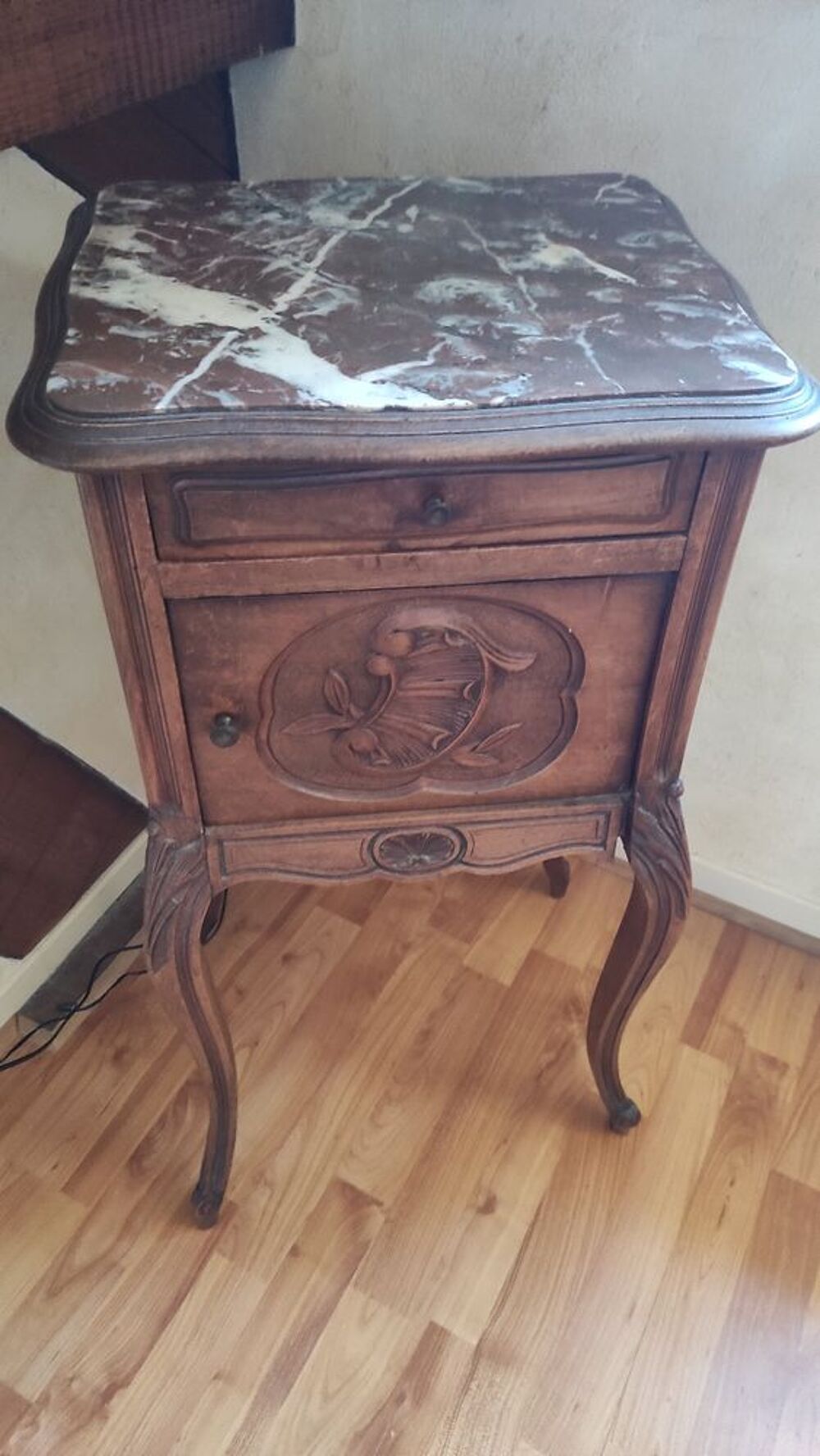 table de chevet en merisier et marbre Meubles