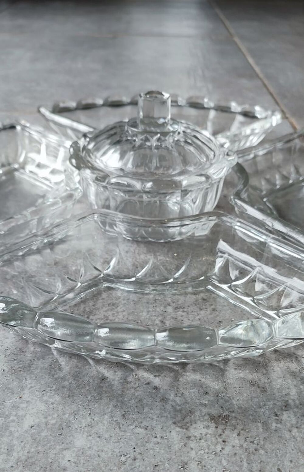 Grand serviteur de table en verre &eacute;pais bull&eacute; 