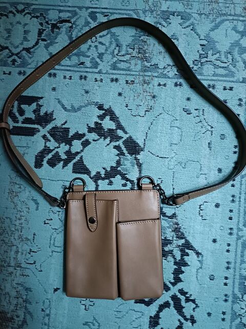 Etui housse smartphone et papiers ZARA 10 Paris 12 (75)