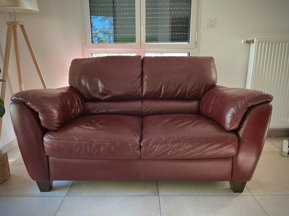 Canap&eacute; en cuir v&eacute;ritable de chez NATUZZI . Meubles