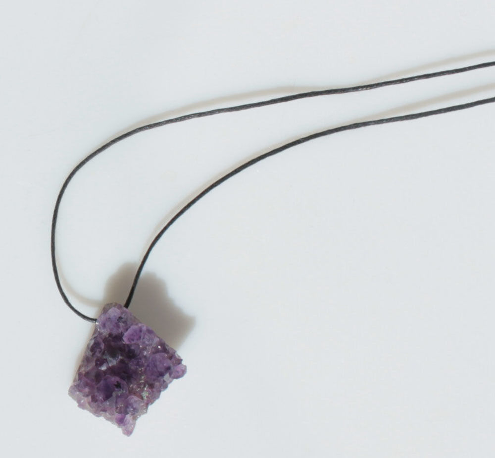 PENDENTIF en CRISTAUX DRUZE D'AM&Eacute;THYSTE Bijoux et montres
