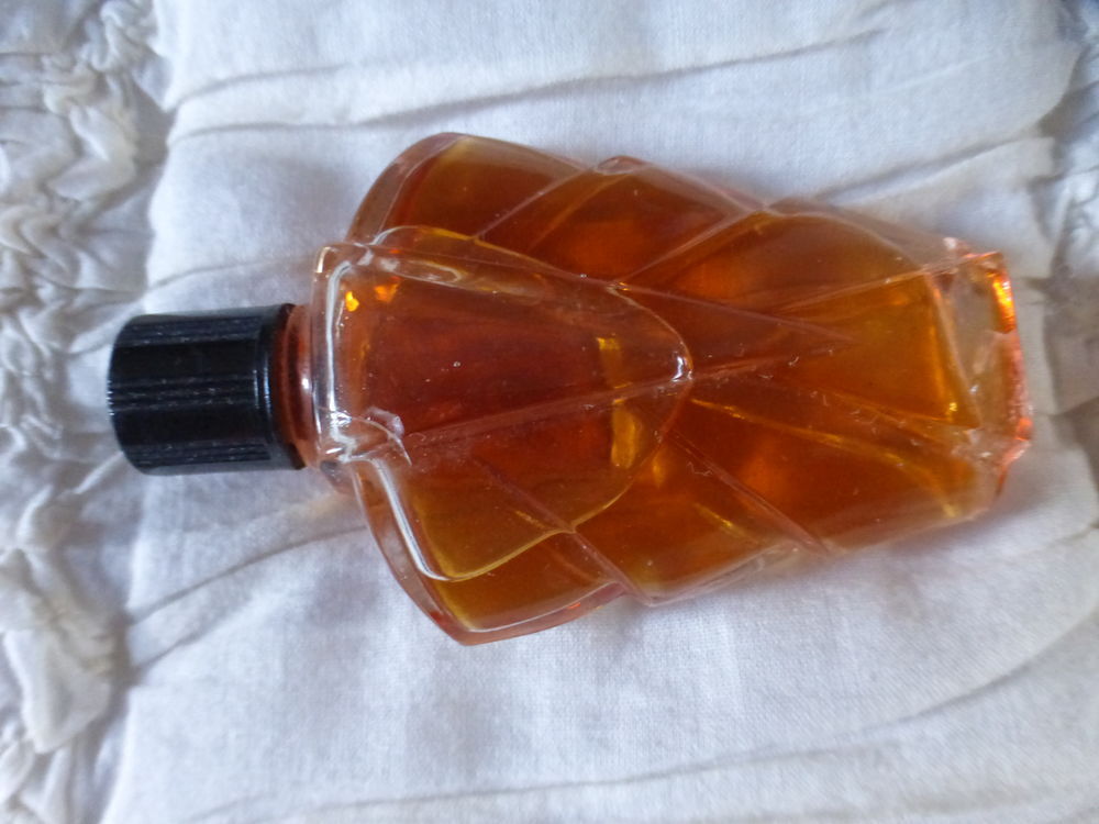Flacon fragrances &quot;Cuir de Russie&quot; de marque Valory (rare) 