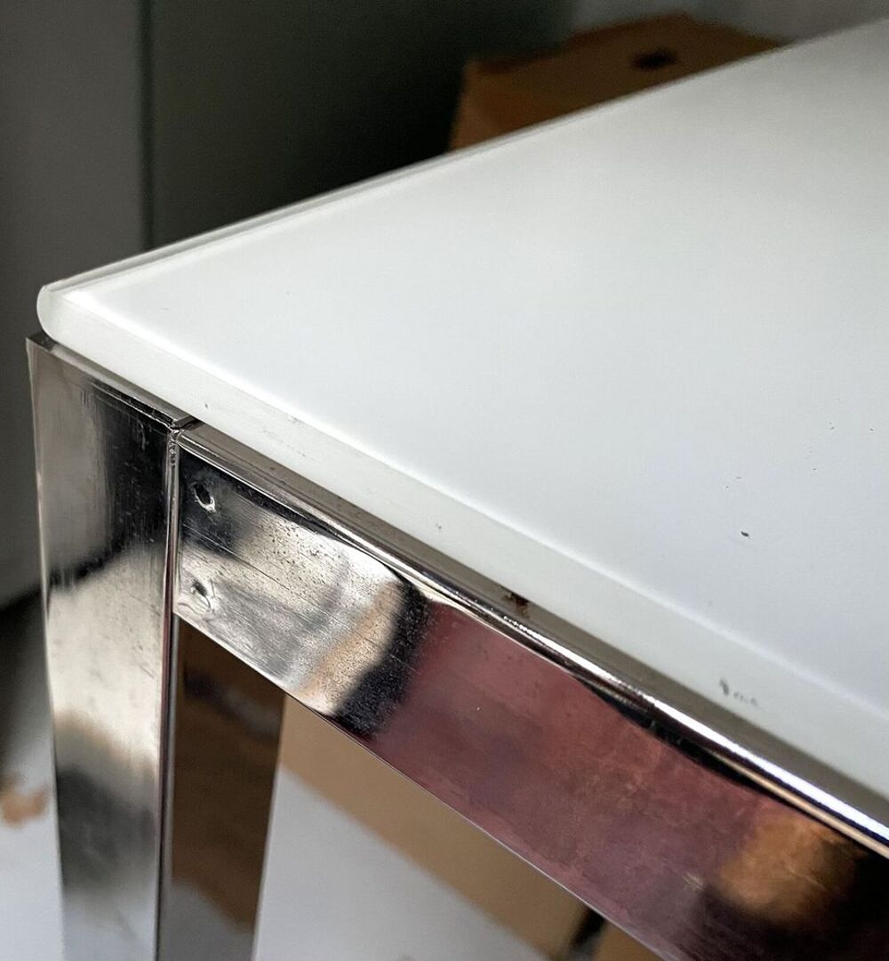 Jolie table en verre rectangulaire Meubles