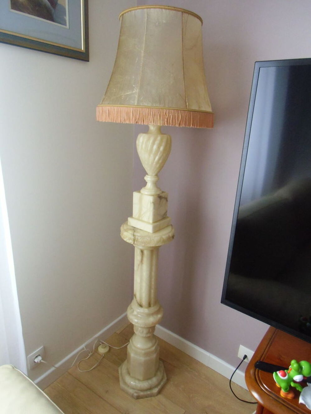 lampe albatre avec abat jour
Décoration