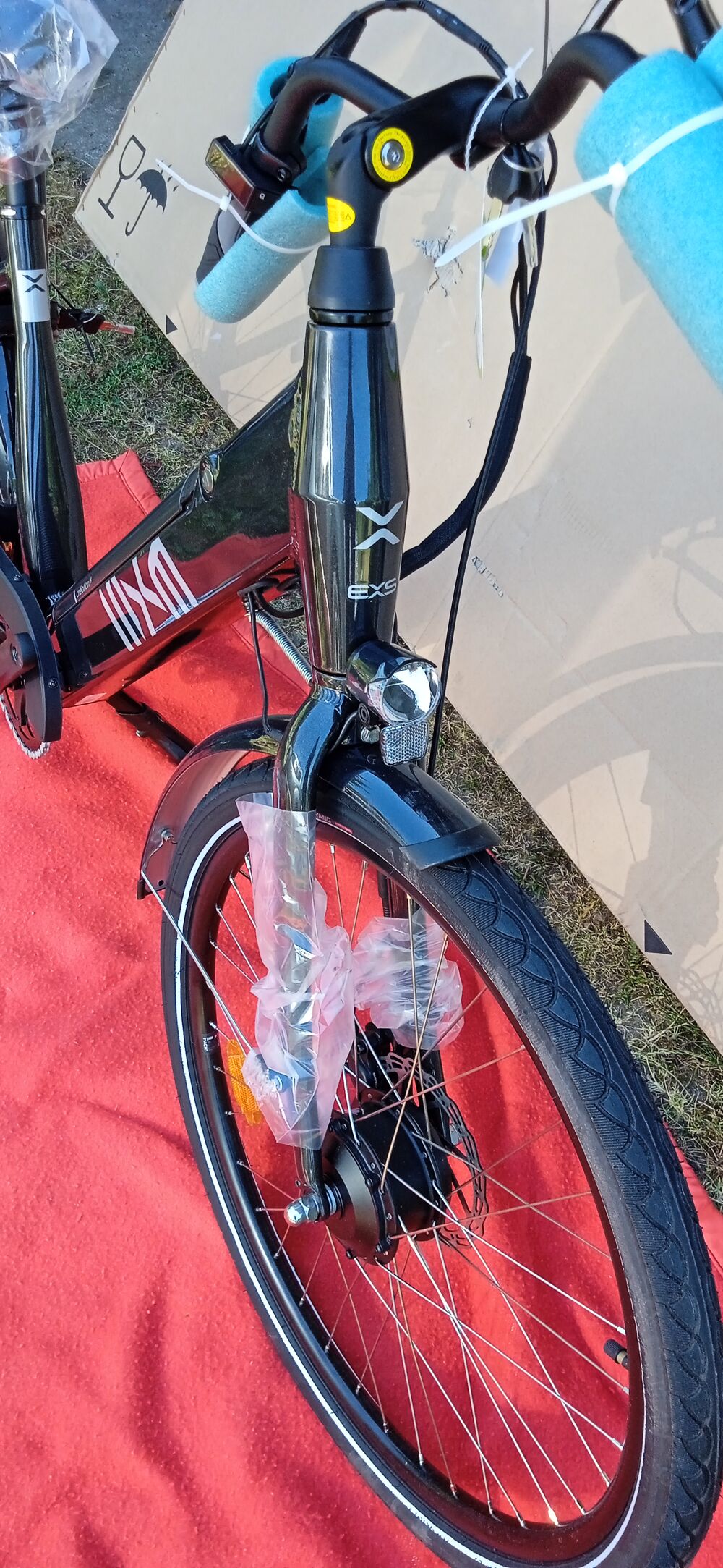 V&eacute;lo &eacute;lectrique EXS Cr&eacute;billon VAE Noir brillant Neuf Sports
