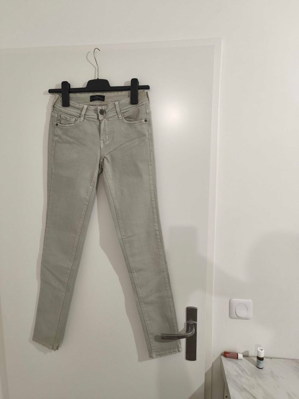 Lot de v&ecirc;tements neufs de diff&eacute;rentes tailles (Diesel, Jeans Cimarron, Wild Woman) Vêtements