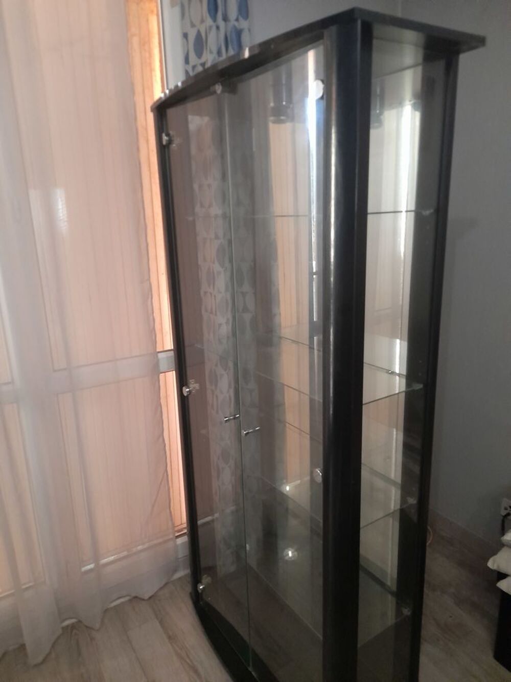Vitrine laqu&eacute;e noir Meubles