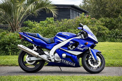 Moto YAMAHA 2000 occasion Plou&eacute;gat-Moysan 29650