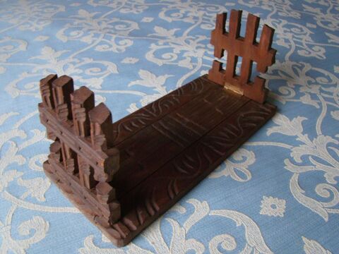 Serre-livres extensible en bois sculpt� For�t Noire XIXeme
50 Gargenville (78)