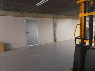  Parking / Garage à louer 18 m²