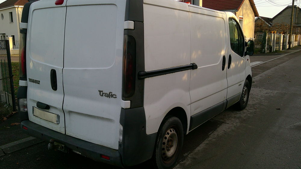 Trafic TRAFIC FGN L1H1 1000 KG 1.9 dCi 80 2002 occasion 10000 Troyes