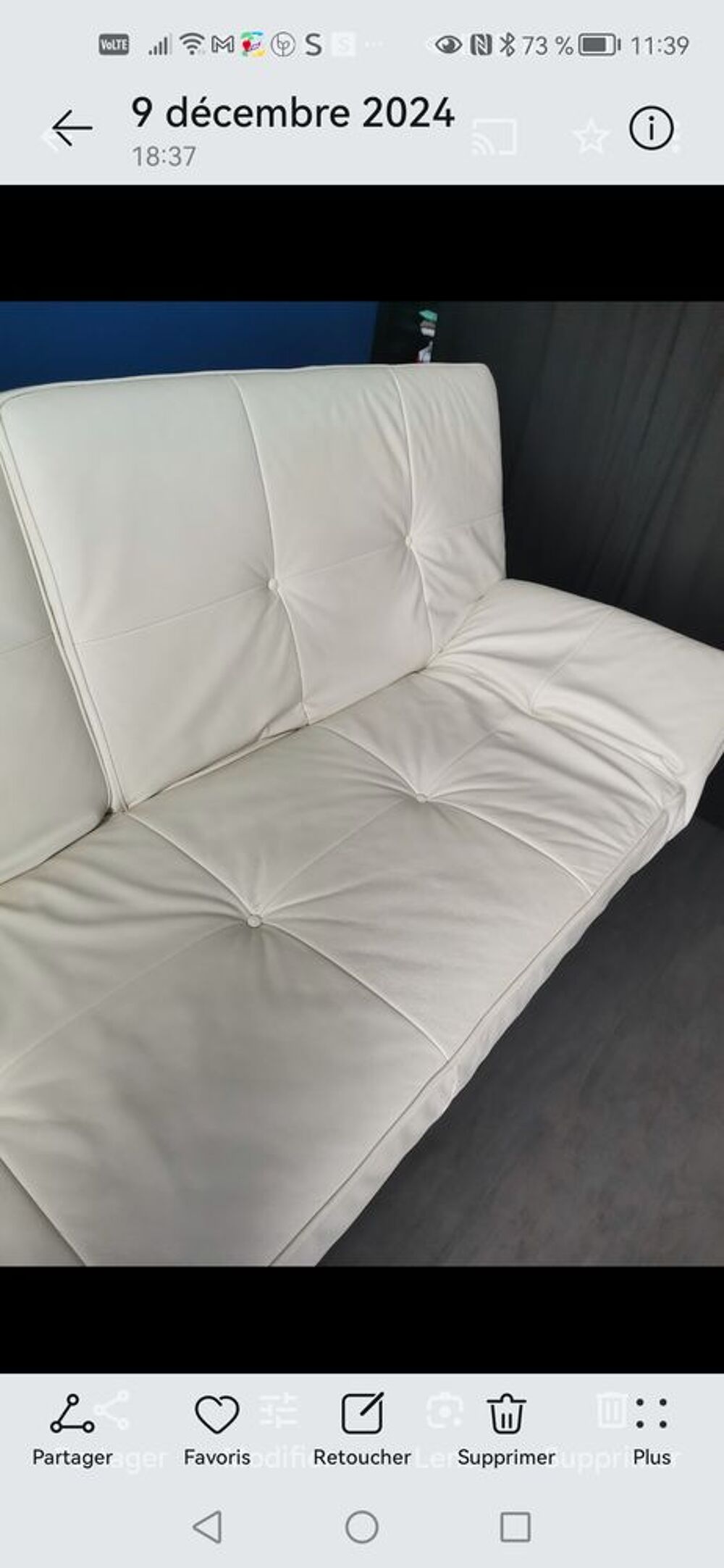 Canap&eacute; convertible cuir blanc 3 places . Meubles