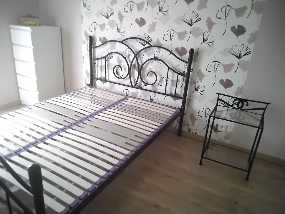 Ensemble lit 140x190 et table de nuit Meubles