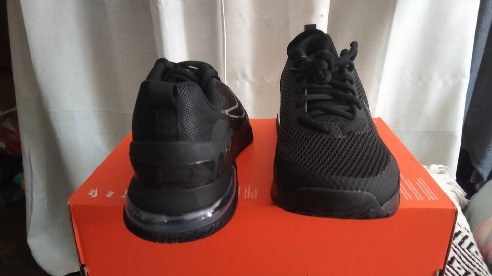 basket Nike air max taille 44 Chaussures