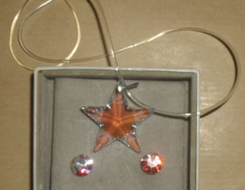 Lot de 2 boucles d'oreilles et 1 collier de maison Chartage 35 Montreuil (93)