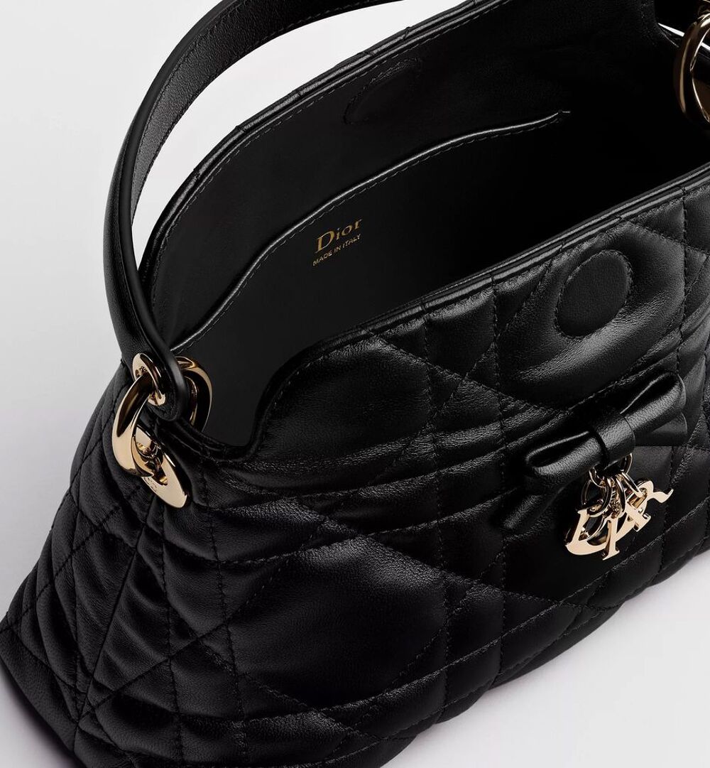 Mini sac Top Handle Adiorable
Cuir d'agneau Macrocannage noi Vêtements