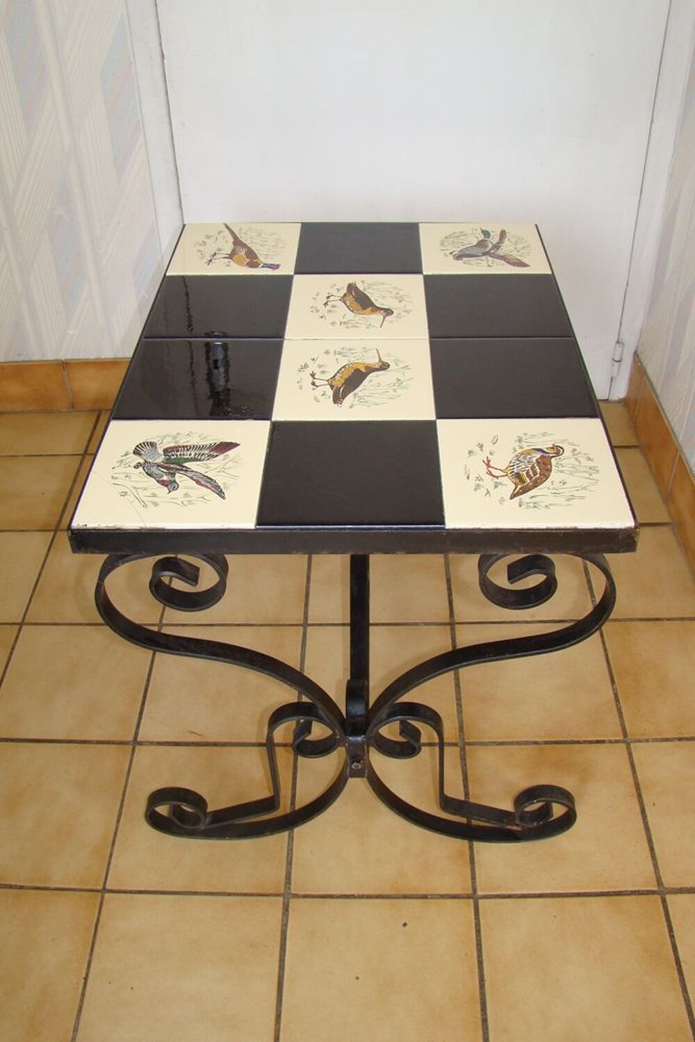 Table basse en fer forg&eacute; et c&eacute;ramique vintage ann&eacute;es 1960 Meubles