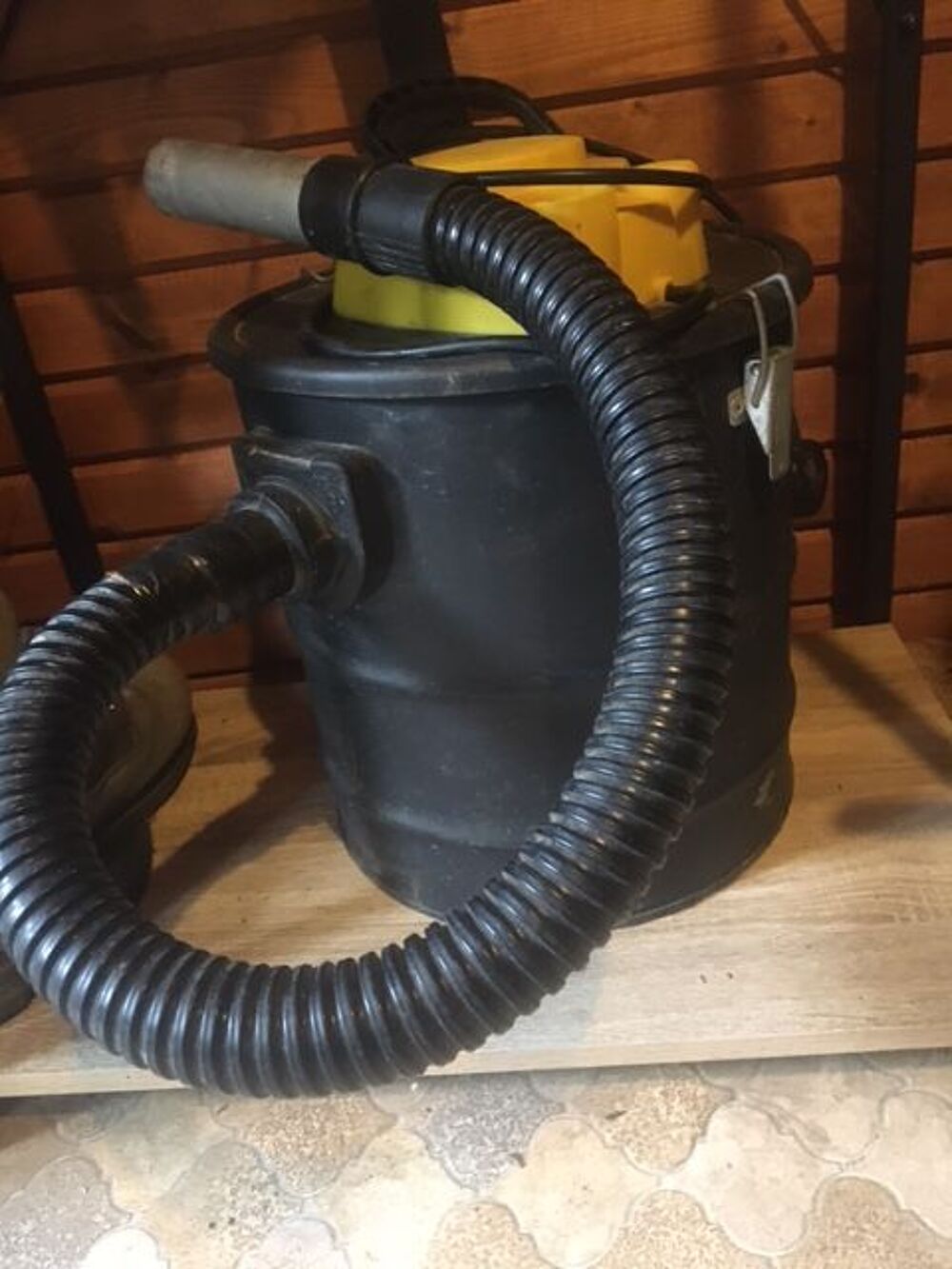 Po&ecirc;le &agrave; bois Bricolage