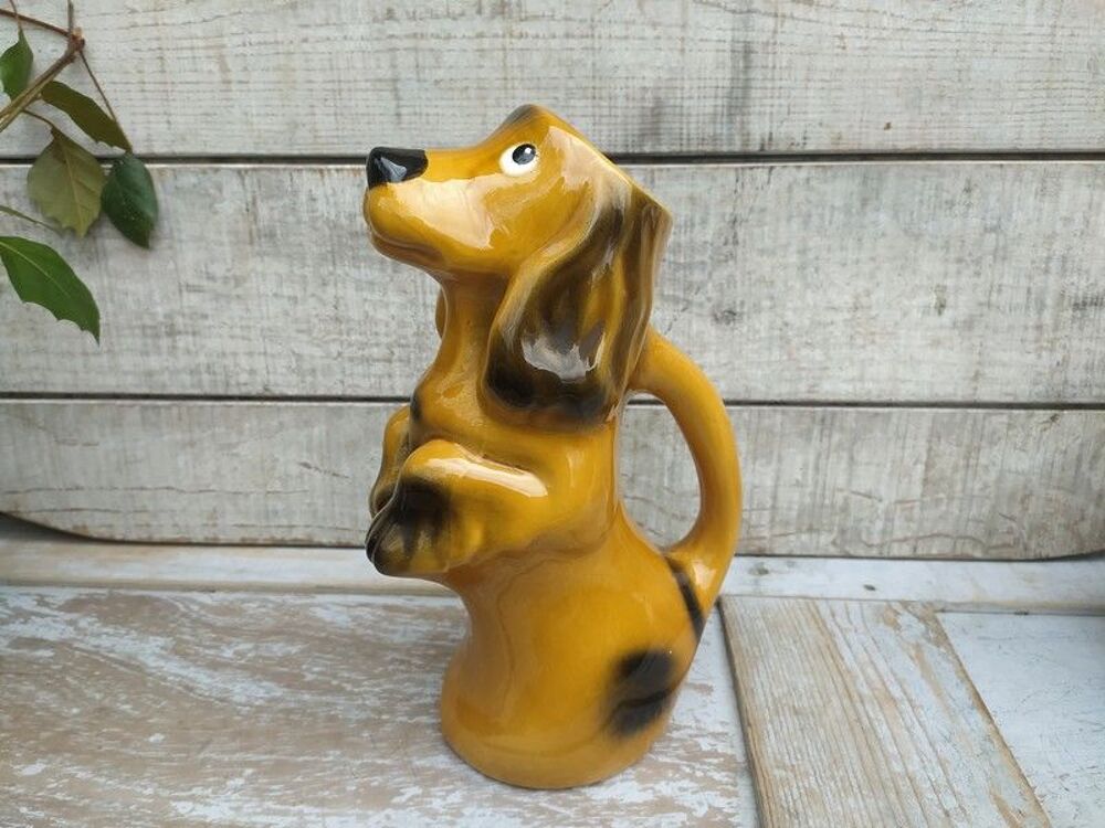 Pichet Chien Fa&iuml;ence Barbotine Vintage
Décoration
